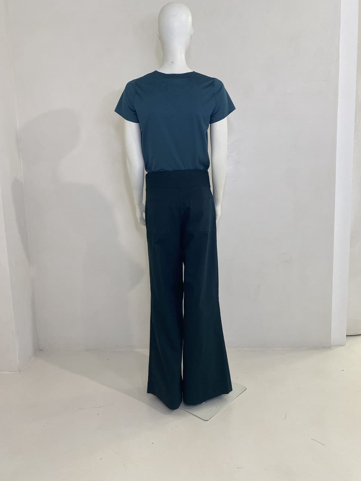 Store mannequin